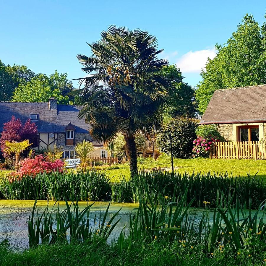 Le Vieux Moulin Gites - A Charming Stone Cottage With Garden View And Seasonal Pool Guegon Экстерьер фото